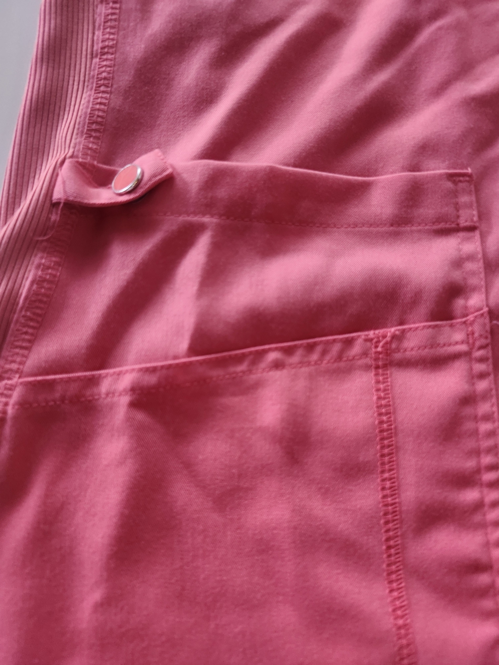 Med Couture Coral Pink Scrub Top and Jogger Pants Set (S/M) - Picture 5 of 12